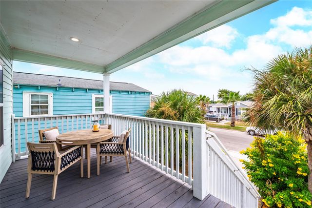 5618 Avenue M, Galveston, TX 77551