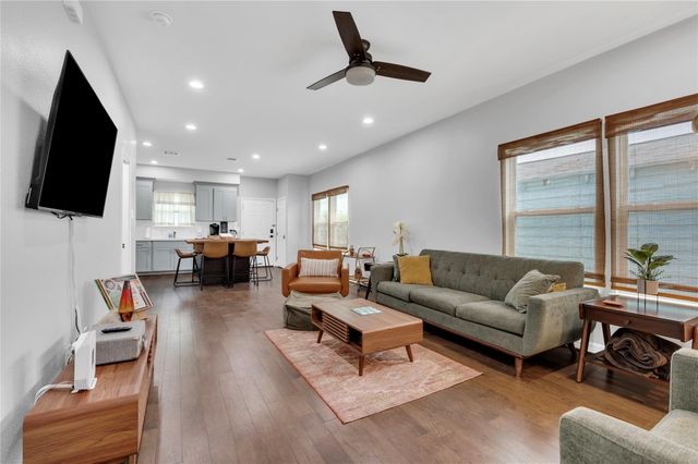 5618 Avenue M, Galveston, TX 77551