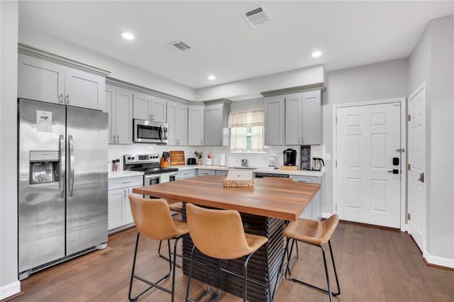 5618 Avenue M, Galveston, TX 77551