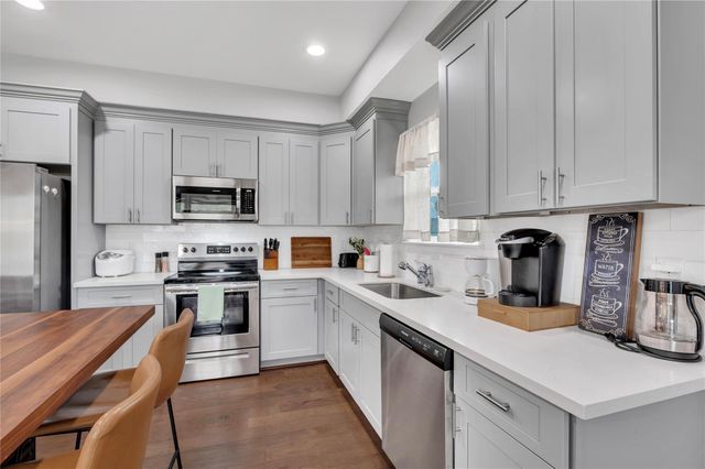 5618 Avenue M, Galveston, TX 77551