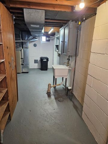 320 W McClellan Street, Flint, MI 48505