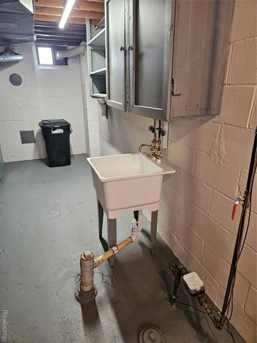 320 W McClellan Street, Flint, MI 48505