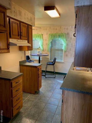 320 W McClellan Street, Flint, MI 48505