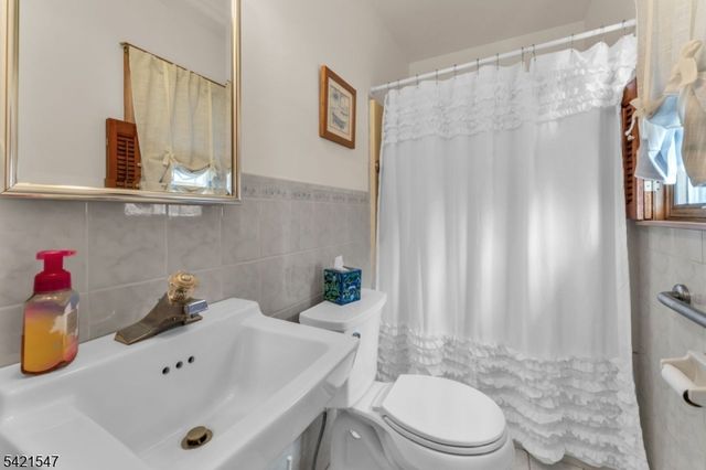 47 S Walnut Ave, Woodbridge Twp., NJ 08830