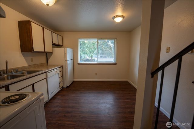 34005 1 St Cir Circle S, Federal Way, WA 98003