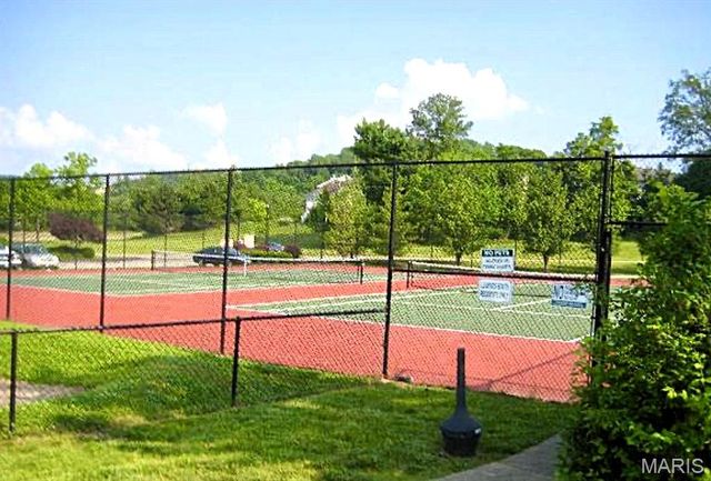 688 Bluffs View Court, Eureka, MO 63025