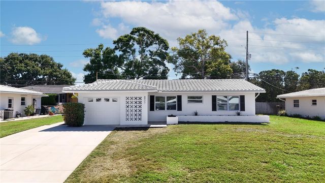 8977 140TH WAY, Seminole, FL 33776
