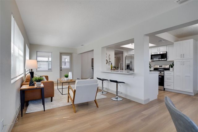 8977 140TH WAY, Seminole, FL 33776