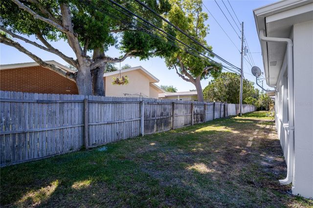 8977 140TH WAY, Seminole, FL 33776