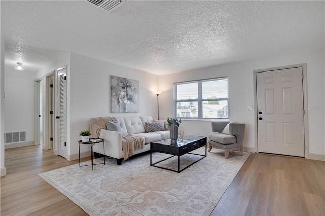 8977 140TH WAY, Seminole, FL 33776