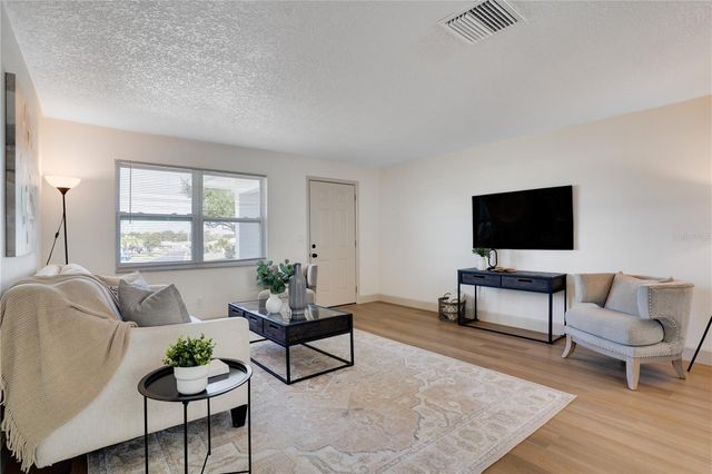 8977 140TH WAY, Seminole, FL 33776