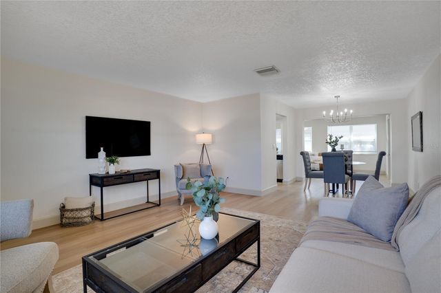 8977 140TH WAY, Seminole, FL 33776