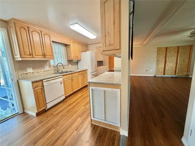 145 ROYAL PALM DRIVE, Leesburg, FL 34748