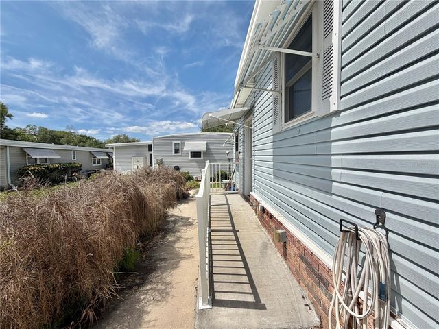 145 ROYAL PALM DRIVE, Leesburg, FL 34748