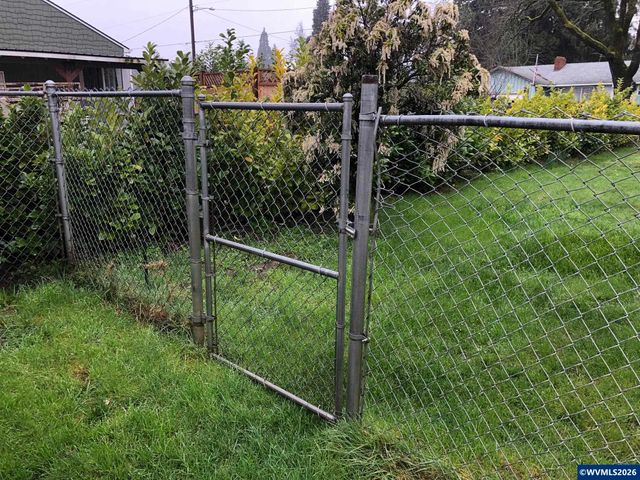 825 Treewood Ln SE, Salem, OR 97317