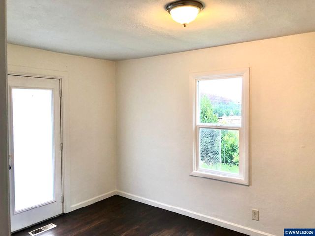 825 Treewood Ln SE, Salem, OR 97317