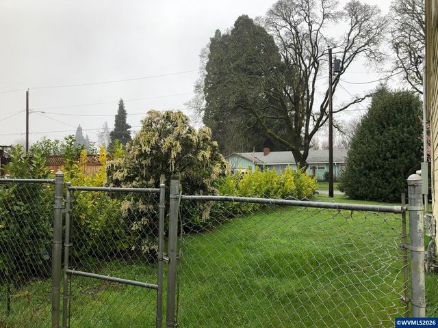 825 Treewood Ln SE, Salem, OR 97317