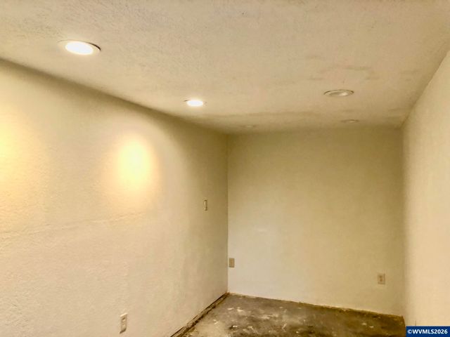 825 Treewood Ln SE, Salem, OR 97317