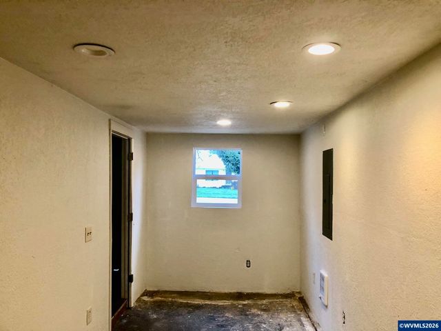 825 Treewood Ln SE, Salem, OR 97317