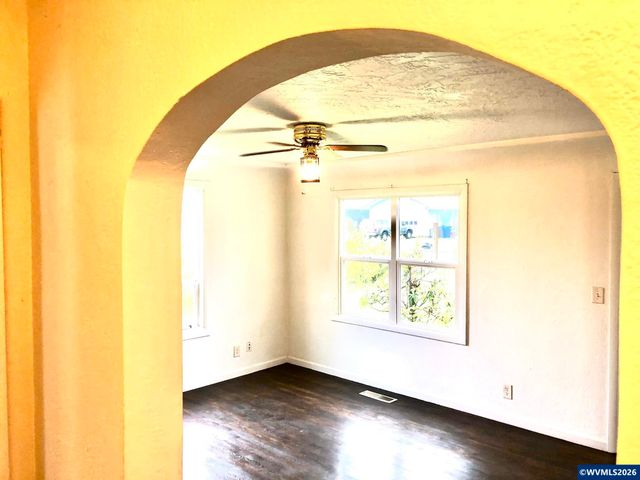 825 Treewood Ln SE, Salem, OR 97317