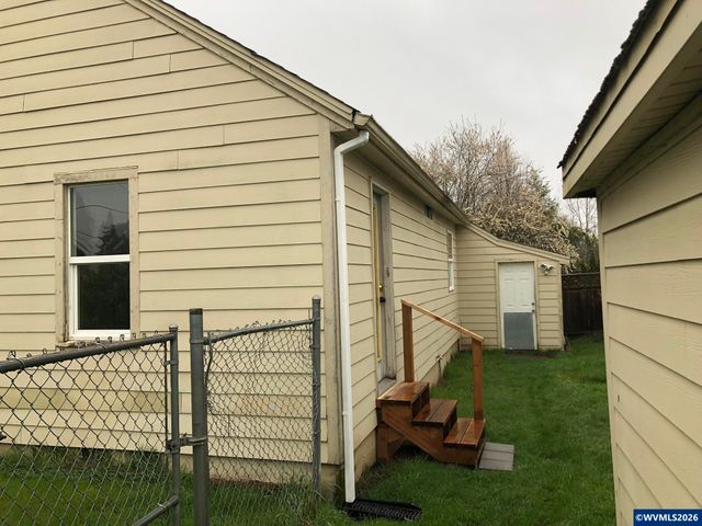 825 Treewood Ln SE, Salem, OR 97317