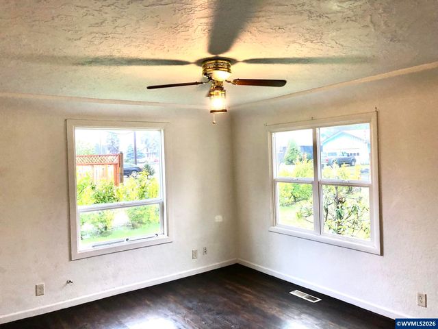 825 Treewood Ln SE, Salem, OR 97317