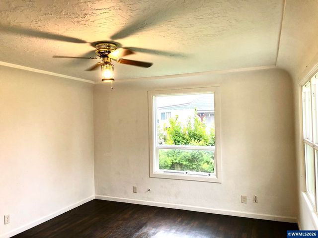 825 Treewood Ln SE, Salem, OR 97317