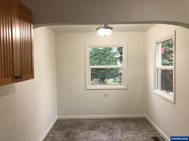 825 Treewood Ln SE, Salem, OR 97317