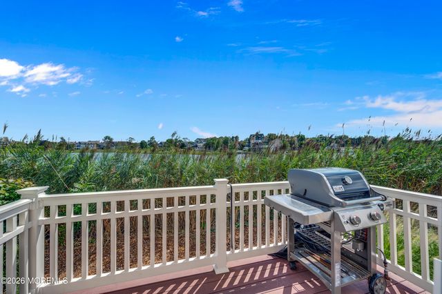 10 Waters Edge, Brielle, NJ 08730