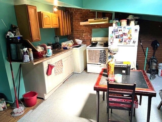 40 Byers St, Springfield, MA 01105