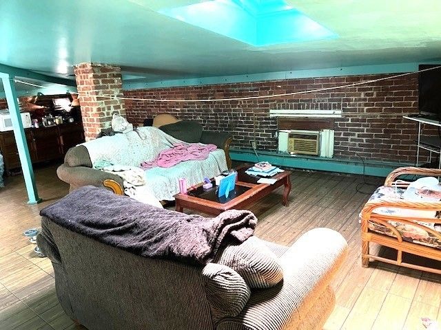 40 Byers St, Springfield, MA 01105