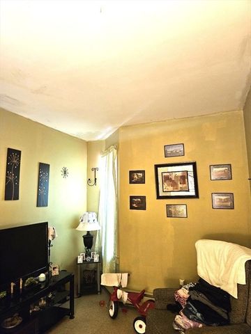 40 Byers St, Springfield, MA 01105