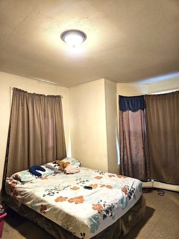 40 Byers St, Springfield, MA 01105