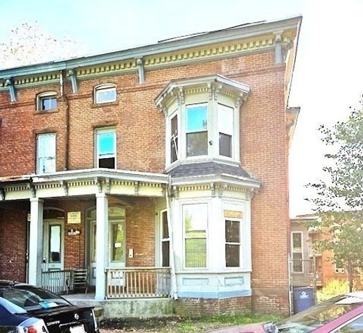 40 Byers St, Springfield, MA 01105