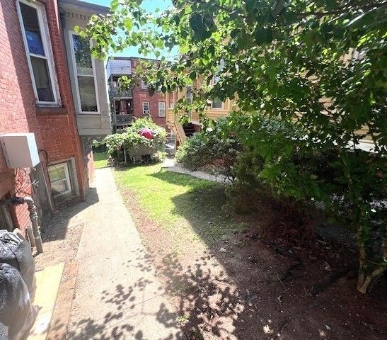 40 Byers St, Springfield, MA 01105