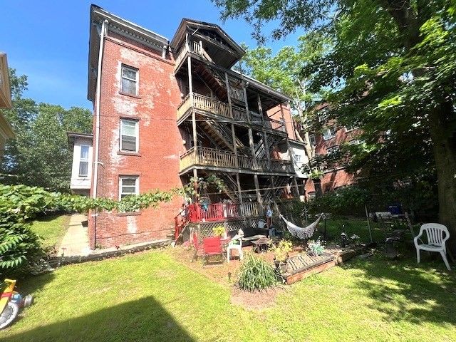 40 Byers St, Springfield, MA 01105