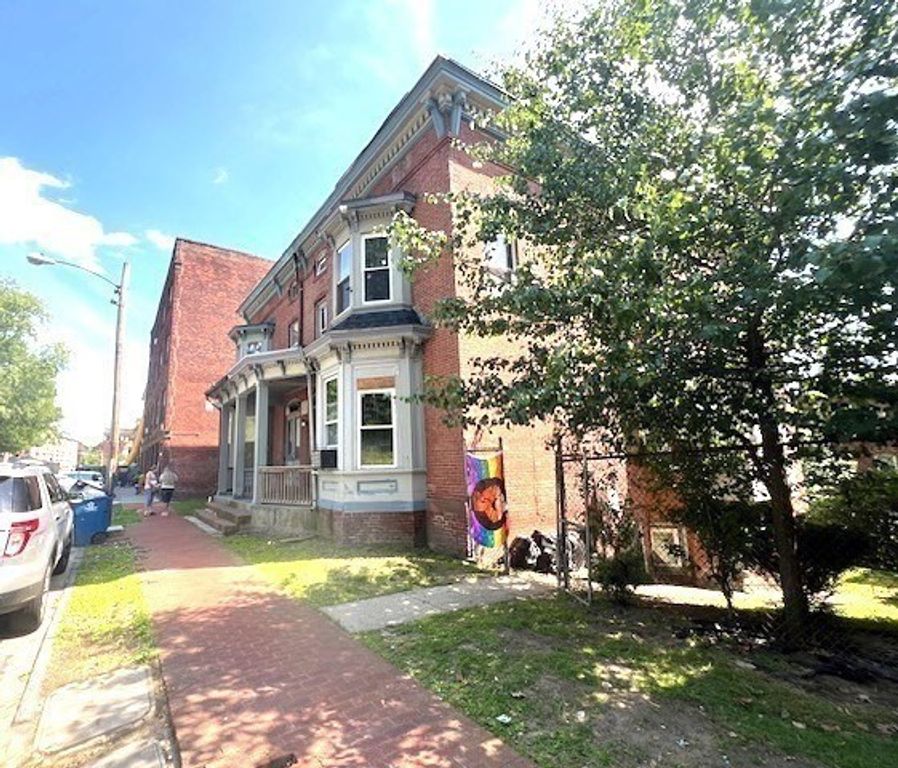 40 Byers St, Springfield, MA 01105
