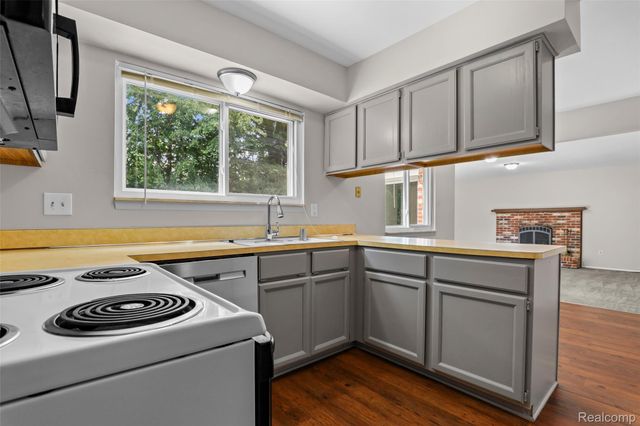 8167 Sandpiper Street, Canton Charter Township, MI 48187