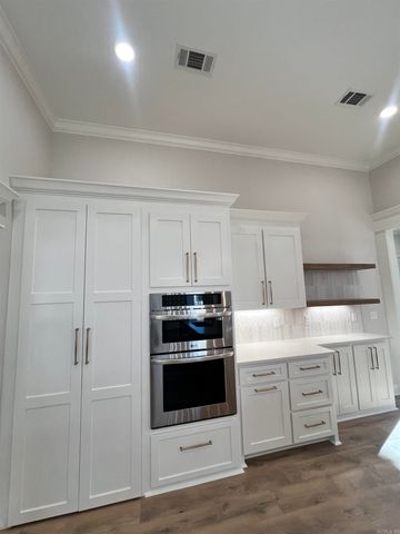 307 E Center Avenue, Searcy, AR 72143