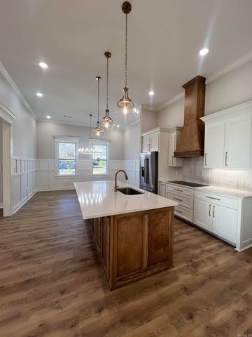 307 E Center Avenue, Searcy, AR 72143