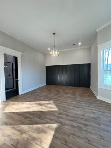 307 E Center Avenue, Searcy, AR 72143