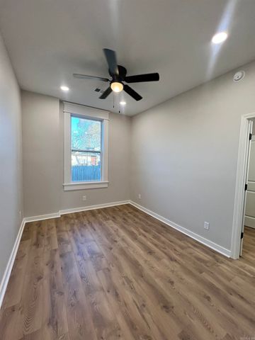 307 E Center Avenue, Searcy, AR 72143