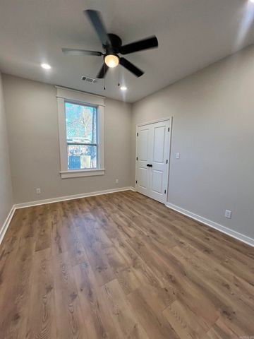 307 E Center Avenue, Searcy, AR 72143