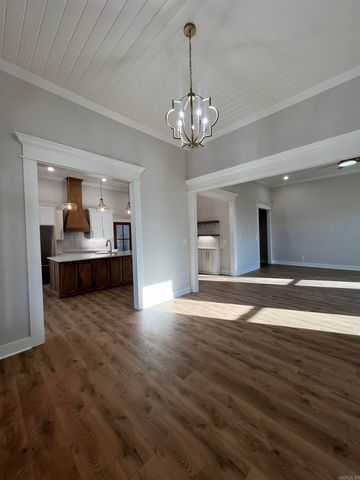 307 E Center Avenue, Searcy, AR 72143