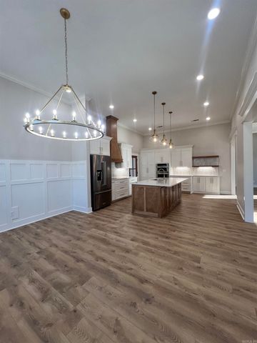 307 E Center Avenue, Searcy, AR 72143