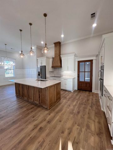 307 E Center Avenue, Searcy, AR 72143