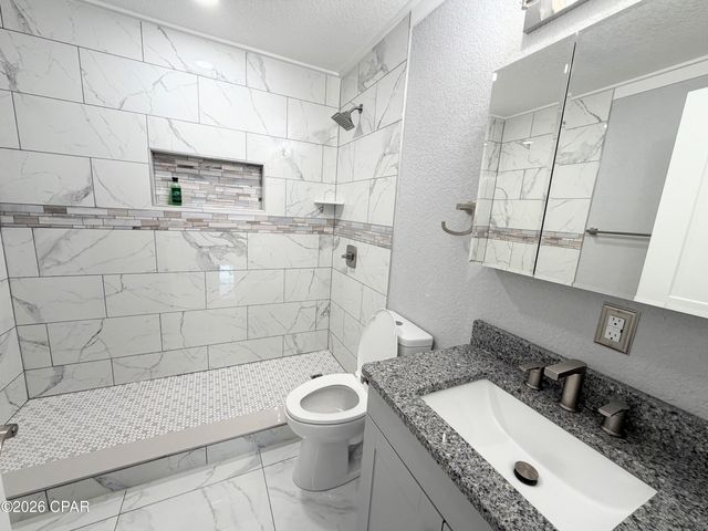 2112 Inwood Road, Grand Ridge, FL 32442