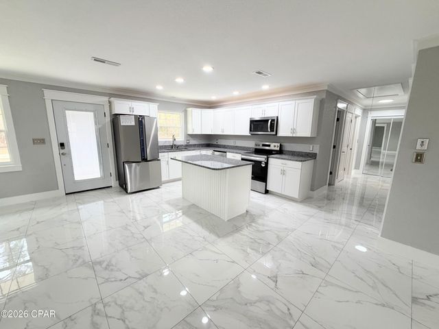 2112 Inwood Road, Grand Ridge, FL 32442