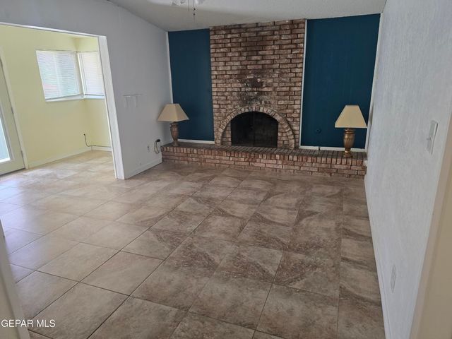 332 Carnival Drive, El Paso, TX 79912