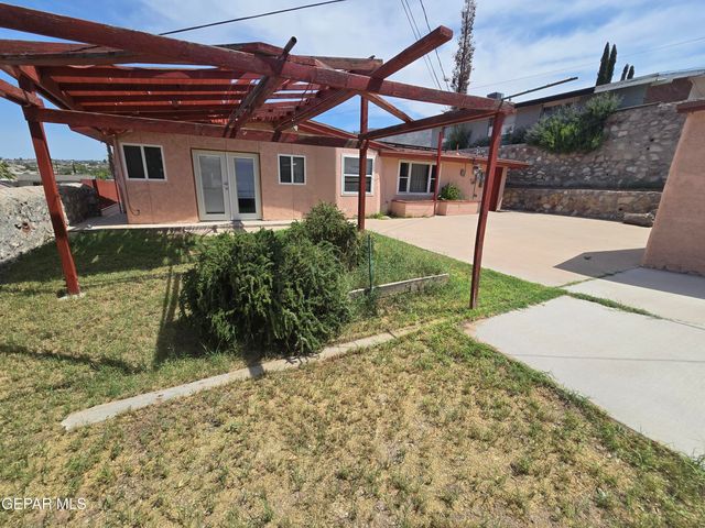 332 Carnival Drive, El Paso, TX 79912